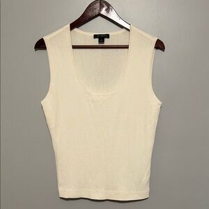 ❗️FINAL❗️St. John Knit Scoop Neck Shell